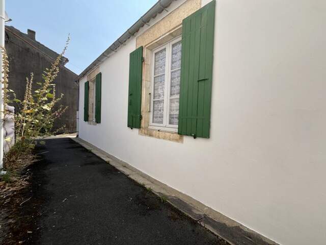 Maison en pierre de 3 pièces principales — photo du bien