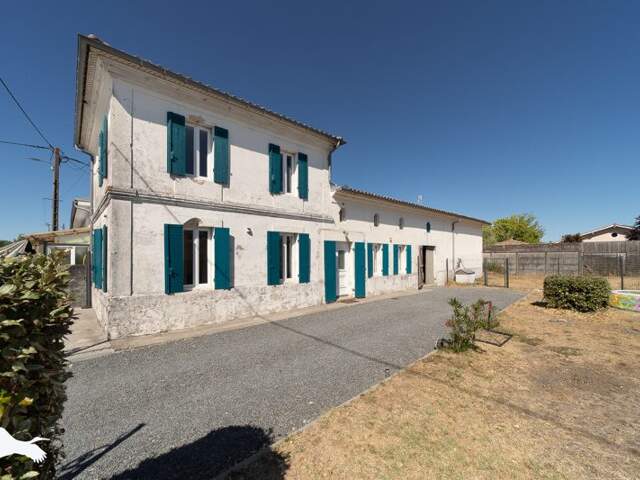 Maison en pierre de 4 pièces principales — photo du bien