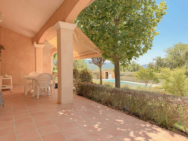 Collobrières   Villa de plain-pied de 142 m2 avec piscine et prestations de qualité — photo du bien