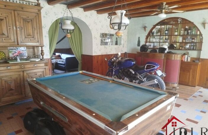 MAISON EN PIERRE SANS VIS A VIS NON MITOYENNE 220 M2 - 5 CHA — photo 4