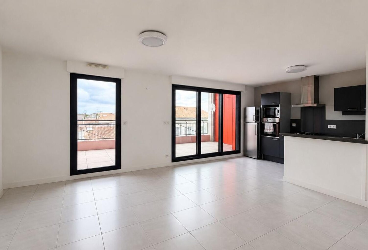 Rochefort hyper-centre ascenseur/loggia/balcon/cave — photo 1