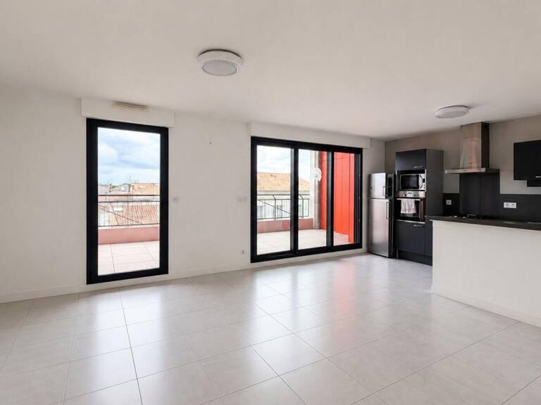 Rochefort hyper-centre ascenseur/loggia/balcon/cave — photo 1