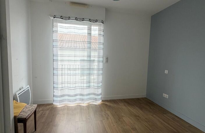 Rochefort hyper-centre ascenseur/loggia/balcon/cave — photo 5