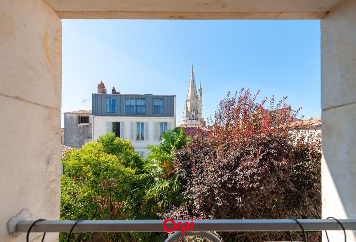 Appartement type 2 pièces à vendre à La Rochelle — photo 1