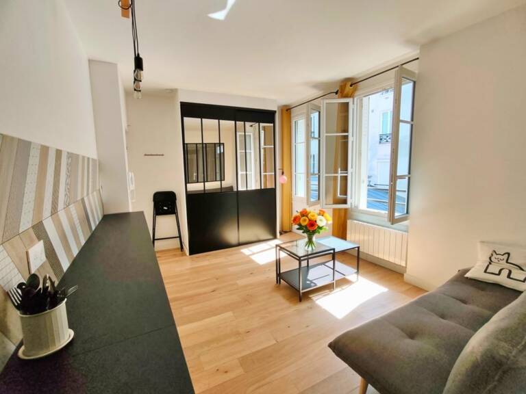 Paris 17e – Rue Truffaut / Batignolles – 2 pièces au calme, rénové, meublé et prêt à vivre — photo 1