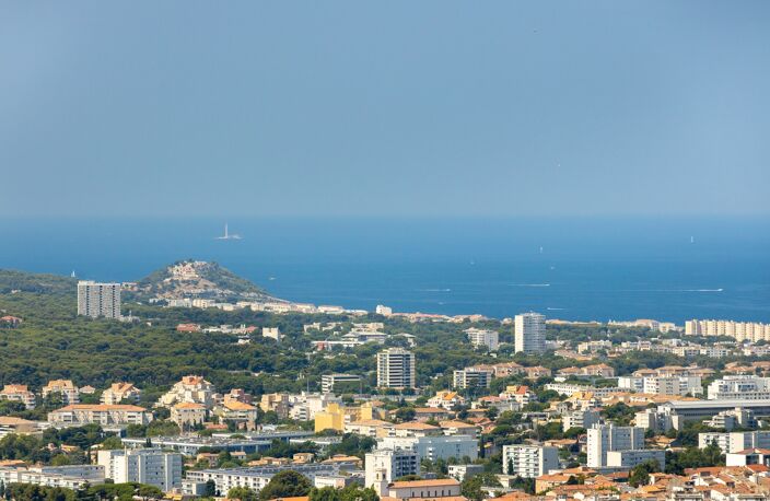 ***VISITE VIRTUELLE DISPONIBLE...SUPER ROUVIÈRE...MARSEILLE 9ᵉ...5 PIÈCES DE 118,56 M²...VUE MER PANORAMIQUE...GARAGE ET CAVE*** — photo 2