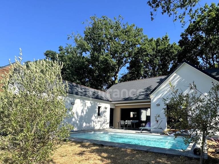 MESQUER - A VENDRE MAISON DE PLAIN-PIED - PROCHE PLAGES ET COMMERCES - PISCINE - 3 CHAMBRES — photo 1