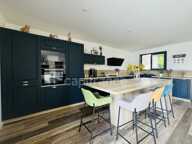 MESQUER - A VENDRE MAISON DE PLAIN-PIED - PROCHE PLAGES ET COMMERCES - PISCINE - 3 CHAMBRES — photo 3