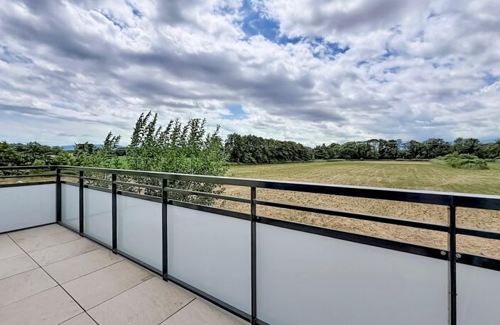 Joli Appartement T4 récent avec balcon, garage double et climatisation – ORNEX (01) — photo 2
