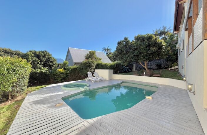 À vendre – Villa T11 d'exception avec piscine, jacuzzi et fort potentiel locatif – Mont-Vert-les-Bas (Saint-Pierre) — photo 2