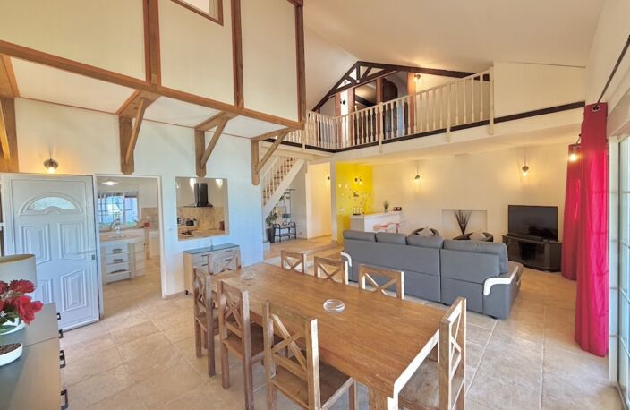 À vendre – Villa T11 d'exception avec piscine, jacuzzi et fort potentiel locatif – Mont-Vert-les-Bas (Saint-Pierre) — photo 3