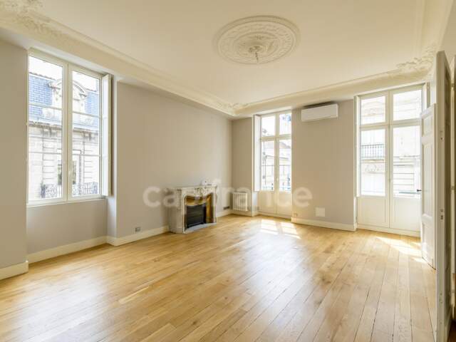 Appartement à vendre 3/ 4 avec balcon immeuble pierre Jardin public  BORDEAUX (33) — photo du bien