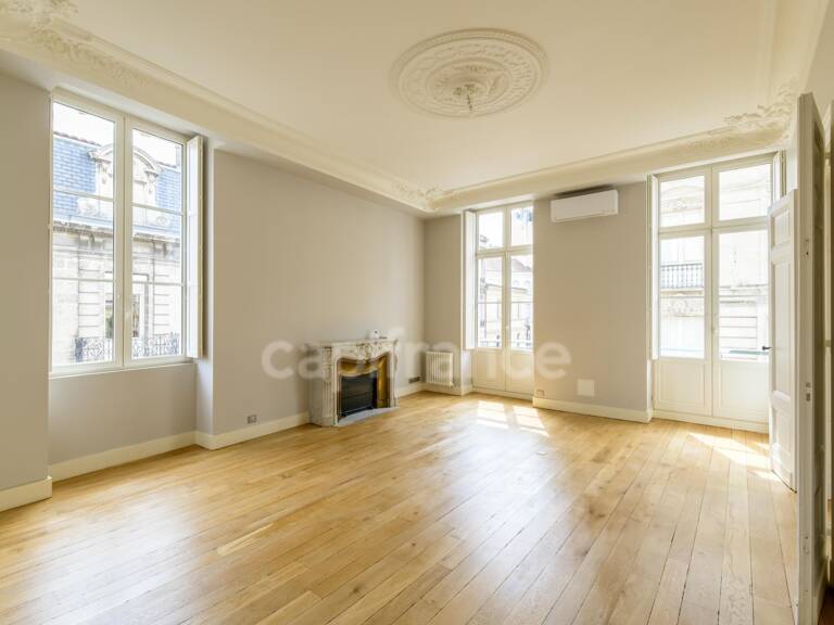 Appartement à vendre 3/ 4 avec balcon immeuble pierre Jardin public  BORDEAUX (33) — photo 1