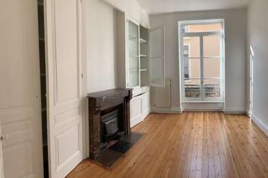 Appartement 3 pièces 825 €