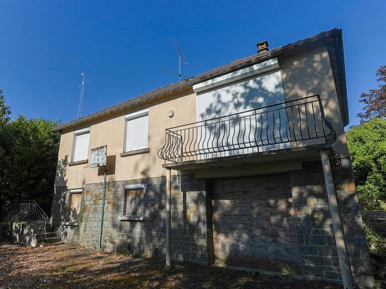 Maison - 64 m² - Isigny-le-Buat (50) — photo 1