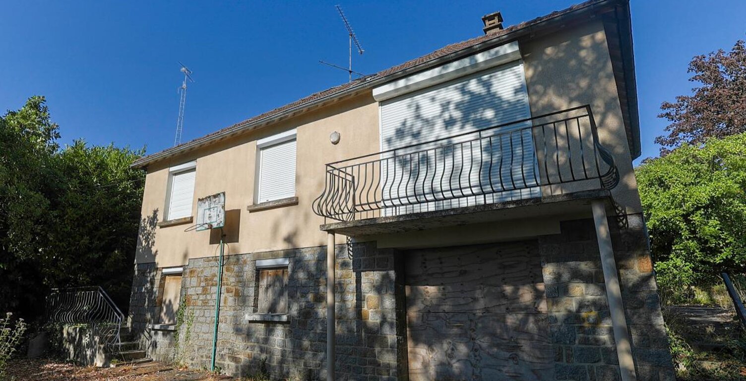 Maison - 64 m² - Isigny-le-Buat (50) — photo 1
