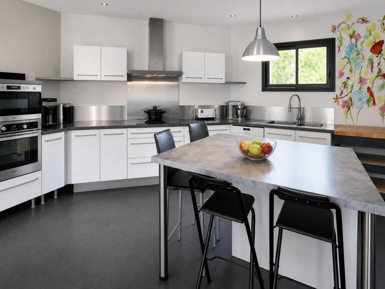 150 m² de confort sur 1 396 m² de terrain — photo 1