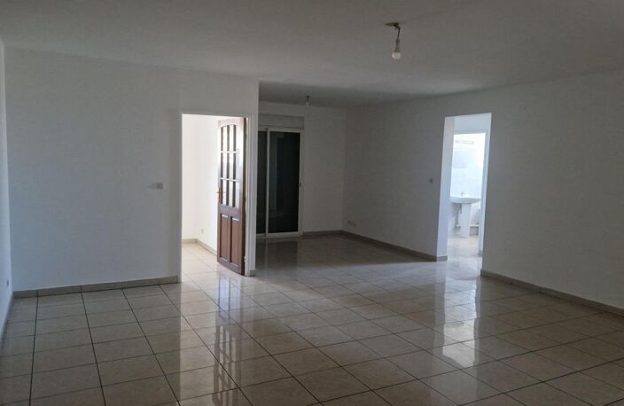 A LOUER APPARTEMENT T3 CENTRE VILLE ST-ANDRÉ ILE DE LA RÉUNION — photo 2