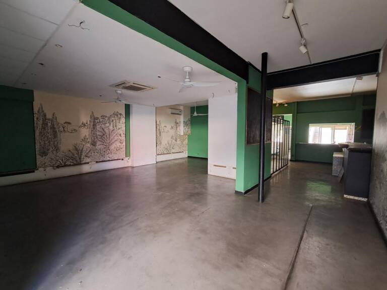 LOCAL 153 m2 - centre ville de Saint-Paul — photo 1