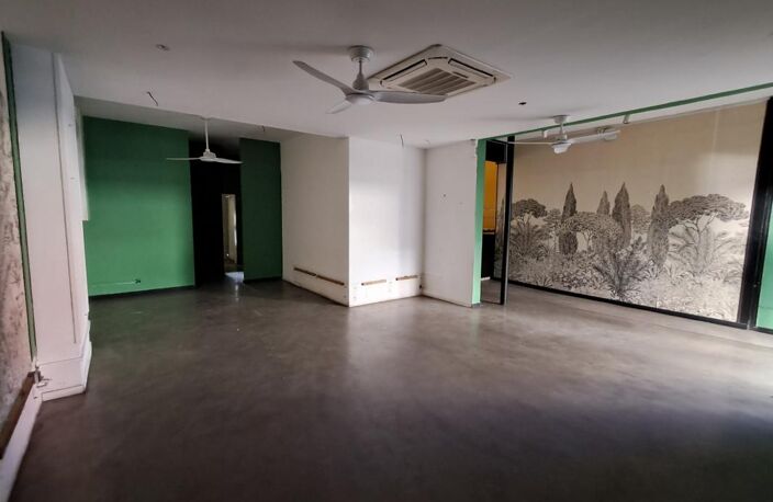 LOCAL 153 m2 - centre ville de Saint-Paul — photo 2