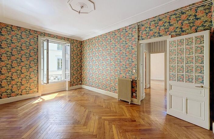 Exclusivité ORPI – Lyon 6e Bellecombe – Appartement de caractère 122 m² – 3/4 chambres – Ascenseur — photo 2