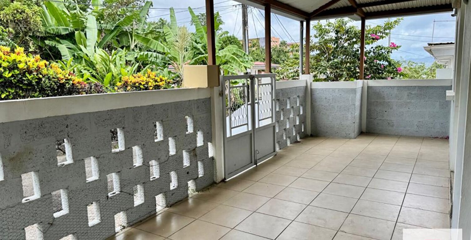 NOUVEAUTÉ - EXCLUSIVITÉ - Maison F4 lumineuse avec terrasse - Fort-de-France — photo 1