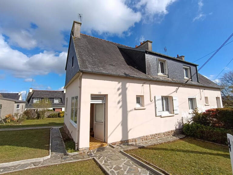 29520 Châteauneuf du Faou maison mitoyenne au calme 3 chambres cuisine salon bureau et garage — photo 1