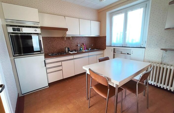 29520 Châteauneuf du Faou maison mitoyenne au calme 3 chambres cuisine salon bureau et garage — photo 4
