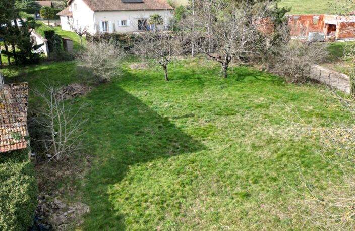 Terrain constructible de 1 168 m² en zone UB ? Hors lotissement — photo 2