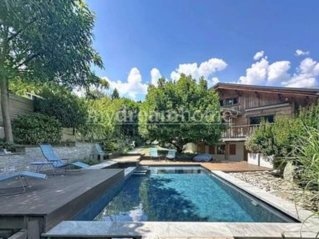 MAGNIFIQUE CHALET AVEC PISCINE VUE MONT BLANC A DE — photo du bien
