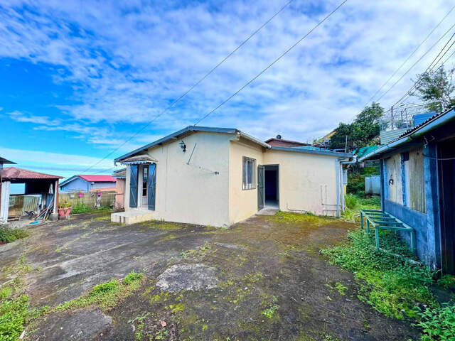 VILLA F4 DE 84M2 SUR TERRAIN DE 324m2  SUR PONT D'YVES — photo du bien