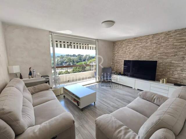 T4  de 95m²  - Parking et Cave — photo du bien