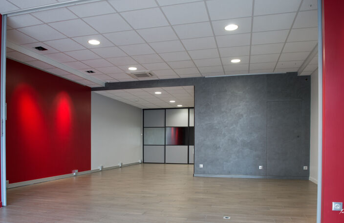 Local commercial / Professionnel - 77m2 - RODEZ — photo 2