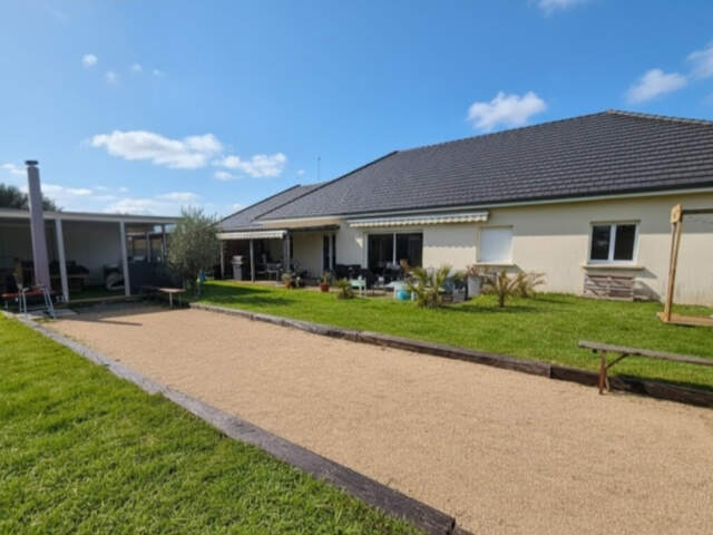 Villa plain pied 6 chambres avec garage double à POINTRE — photo du bien