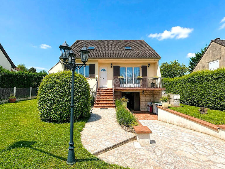 Maison 7 pièces à vendre à Mareil en France - 385 000  — photo 1