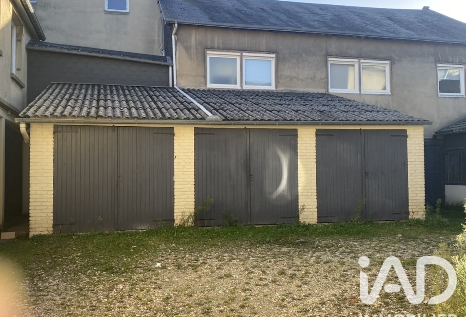 Vente Garage 110 m&sup2; — photo 1