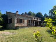 À seulement 1,5 km du centre de Dieulefit, découvrez cette spacieuse maison familiale avec grand terrain et fort potentiel d'aménagement — photo 3