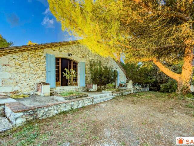 Propriété en pierre 165m2 avec piscine, garages — photo du bien