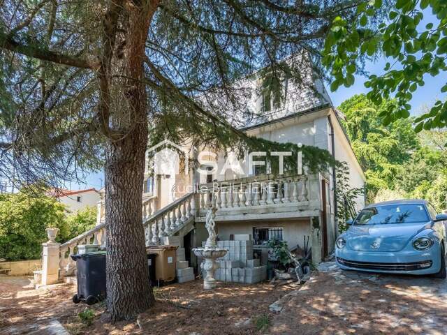 A GAGNY 93220 Maison de  202 m², 8 pièces, 5 chambres,  une cuisine fermée construite sur un terrain de 594m2 — photo du bien