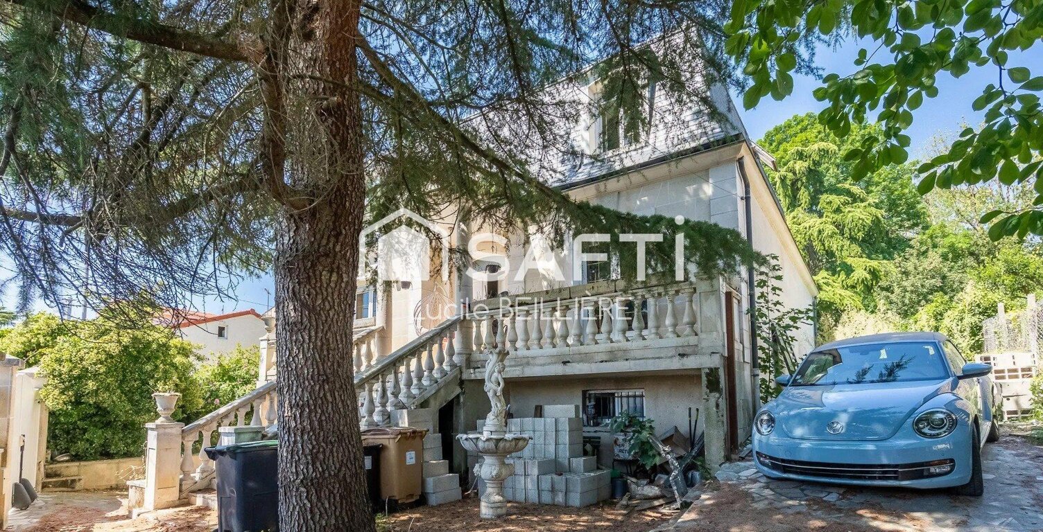 A GAGNY 93220 Maison de  202 m², 8 pièces, 5 chambres,  une cuisine fermée construite sur un terrain de 594m2 — photo 1