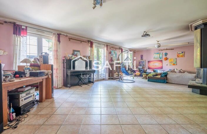 A GAGNY 93220 Maison de  202 m², 8 pièces, 5 chambres,  une cuisine fermée construite sur un terrain de 594m2 — photo 2