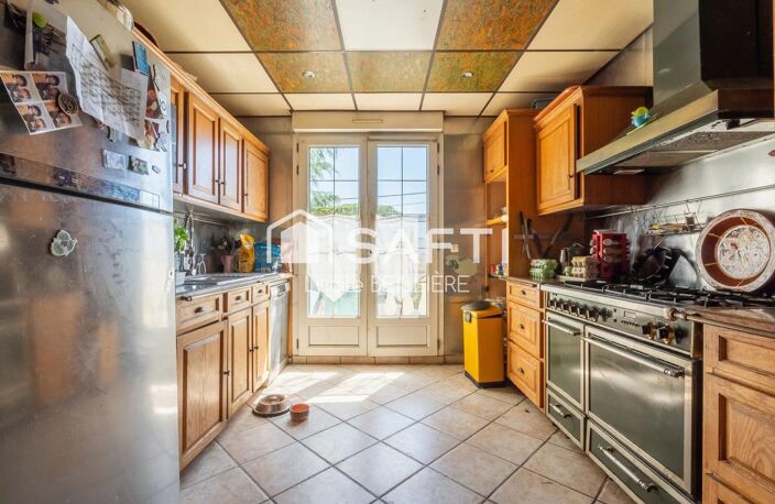 A GAGNY 93220 Maison de  202 m², 8 pièces, 5 chambres,  une cuisine fermée construite sur un terrain de 594m2 — photo 5