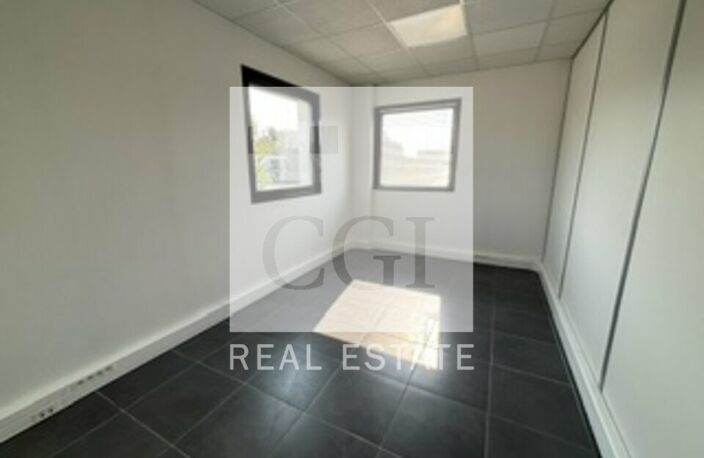 BUREAUX à LOUER — photo 4