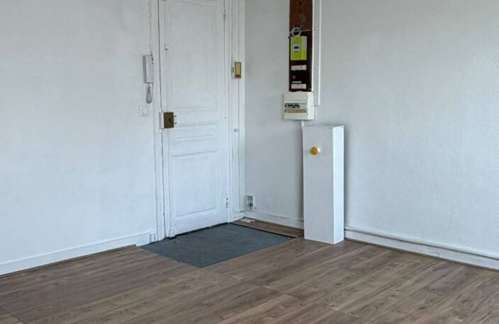 Studio dernier étage avec ascenseur — photo 4