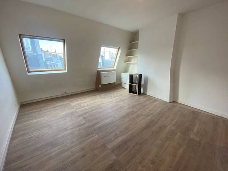Studio dernier étage avec ascenseur — photo 1