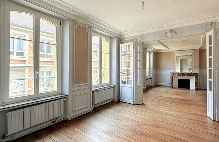 APPARTEMENT AVEC EXTERIEUR 5 PIECE(S) 140 M² - HYPER CENTRE — photo 2