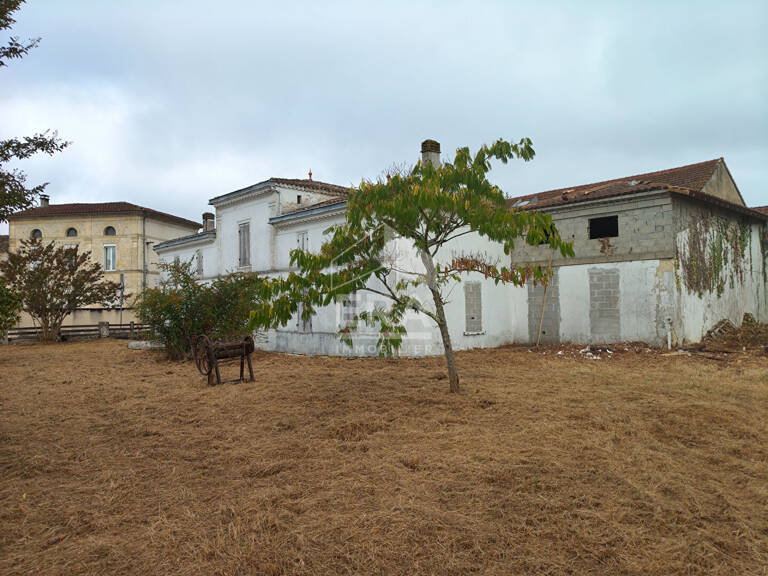 Maison à vendre à Saint Christoly de Blaye - 6 pièces, 236 m² sur 2700 m² de terrain — photo 1