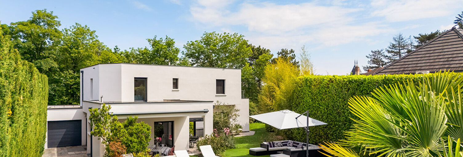 Maison 8 Pièces 197 m² à vendre à Charbonnières-les-Bains (69260)