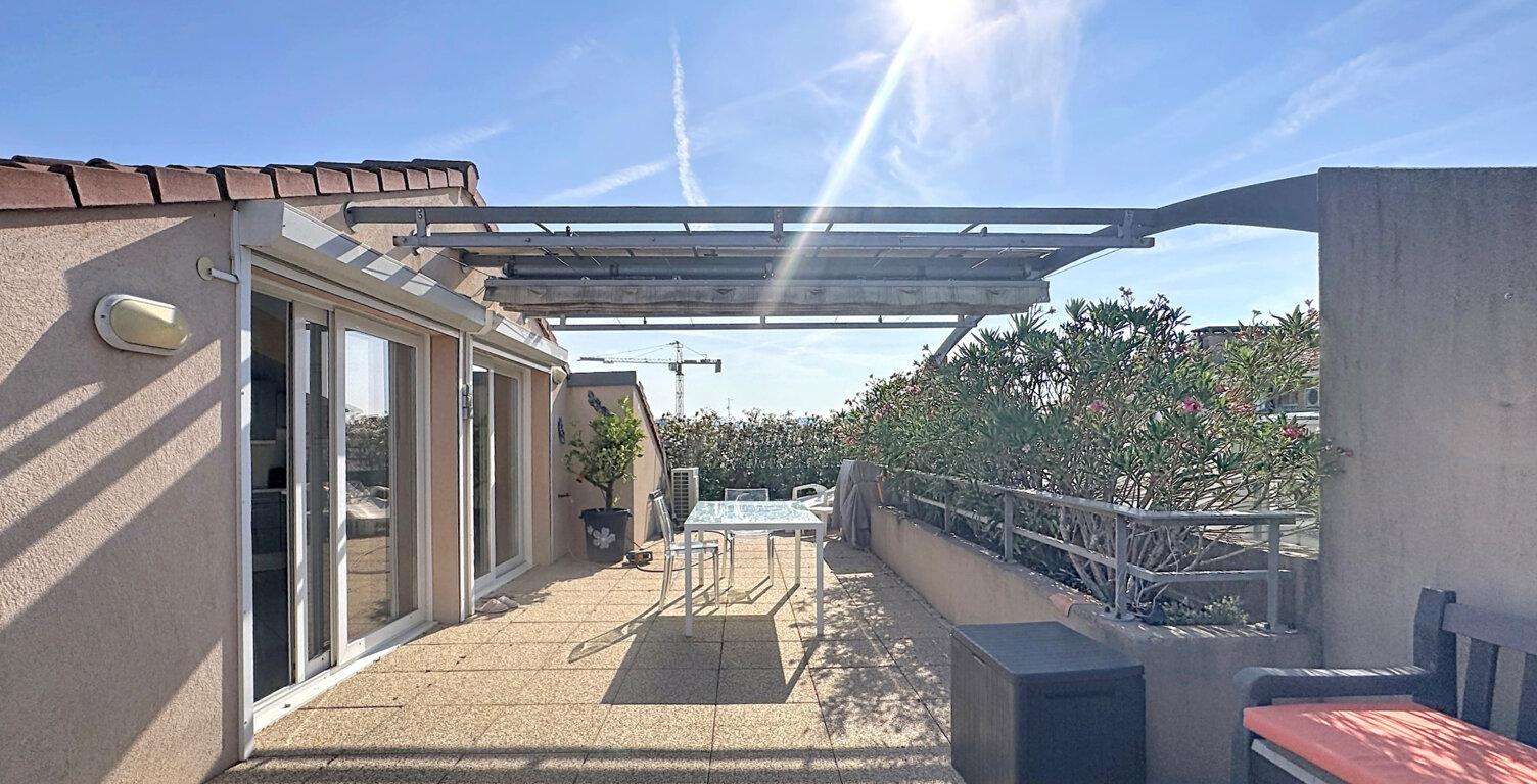 VENTE - DUPLEX - FREJUS PLAGE - DERNIER ETAGE - VUE MER — photo 1