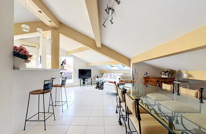 VENTE - DUPLEX - FREJUS PLAGE - DERNIER ETAGE - VUE MER — photo 5